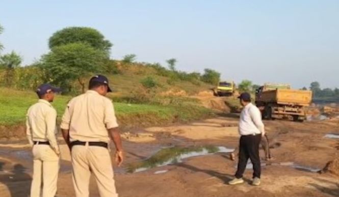 SHAHDOL NEWS : अवैध रेत कारोबार पर खनिज विभाग की कार्रवाई, सोन नदी घाट से 3 डग्गी वाहन जब्त