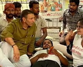 BHOPAL NEWS : जीतू पटवारी ने शिक्षक अभ्यर्थियों की भूख हड़ताल करवाई खत्म, कहा - सरकार को कोई फर्क नहीं पड़ता