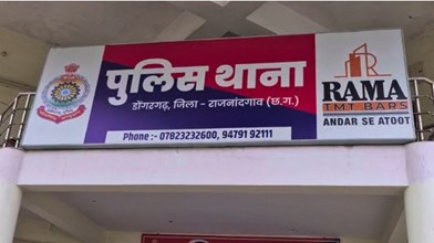 शराब पकड़ने पहुंची पुलिस का घेराव, झूमाझटकी का दावा; वायरल वीडियो से उठे सवाल