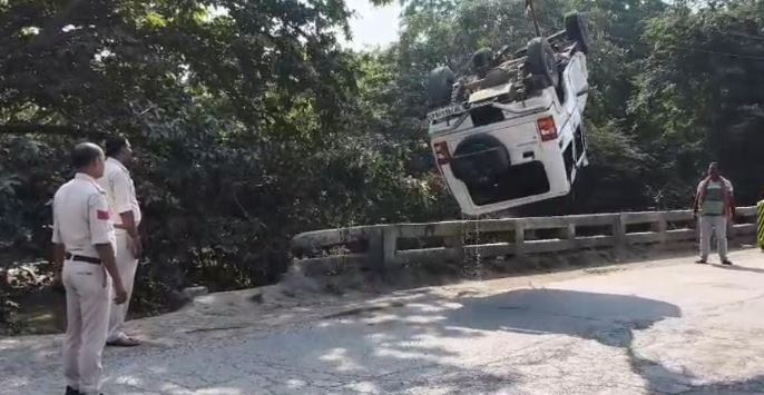 SATNA NEWS : चित्रकूट में तीर्थ यात्रियों से भरी बोलेरो नदी में गिरी, 2 की मौत, 4 घायल, इलाज जारी 