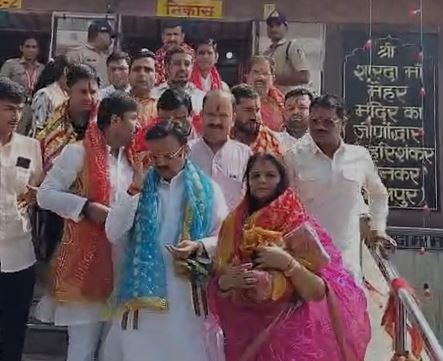 Maihar news : नवरात्रि के तीसरे दिन माँ शारदा के दर्शन के लिए पहुंचे उपमुख्यमंत्री राजेंद्र शुक्ला, पत्नी संग की पूजा अर्चना 