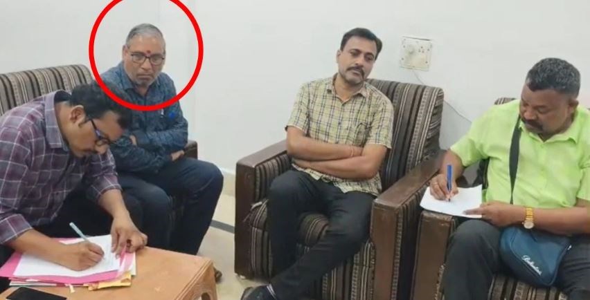 Singrauli news: सिंगरौली में जल संसाधन विभाग का ‘बड़ा बाबू’ रिश्वत लेते गिरफ्तार, इस काम के लिए मांगे थे पैसे 