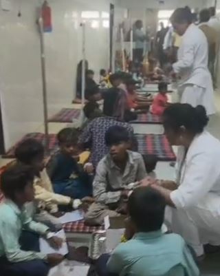 BETUL NEWS : बड़ी खबर ! बैतूल में दूध केला खाने से 32 बच्चों की बिगड़ी तबियत, छात्रावास में मचा हड़कंप
