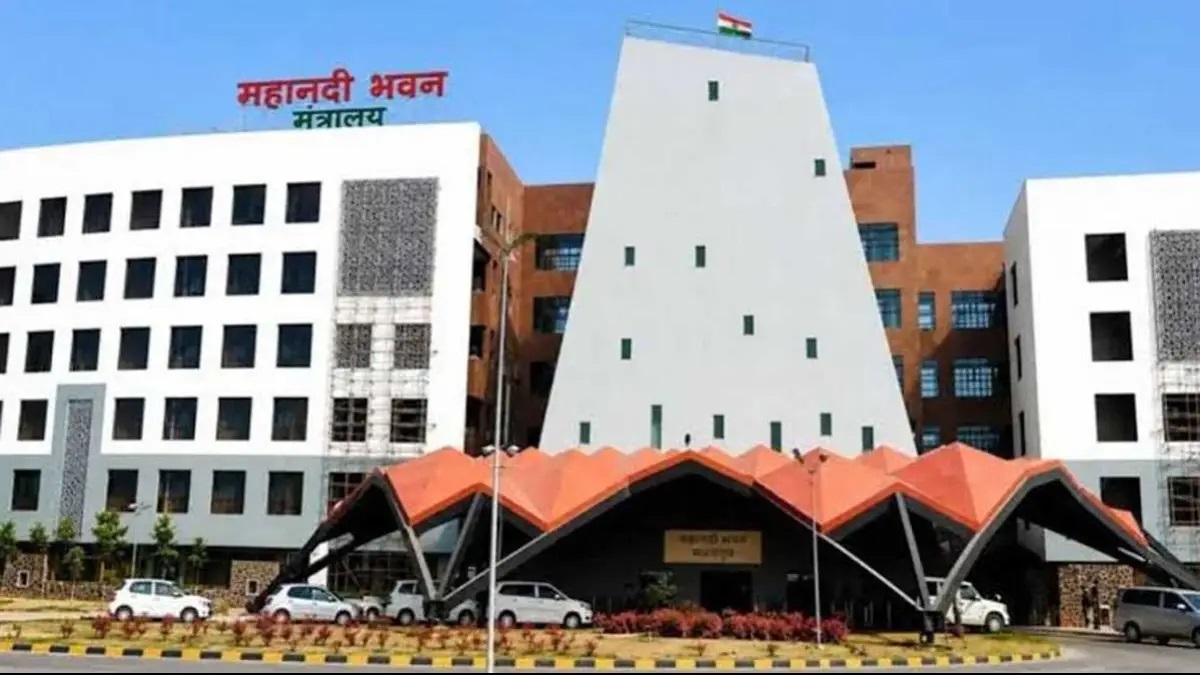 CM हेल्पलाइन की शिकायतों में लापरवाही, PWD के 13 अधिकारियों को नोटिस; 15 दिन में देना होगा जवाब