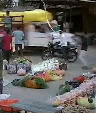 UJJAIN NEWS : सब्जी मंडी में मौत बनकर दौड़ी पिकअप वाहन, चपेट में आने से महिला की मौत, 3 घायल 