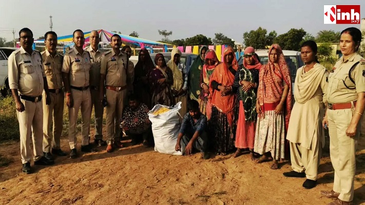 Crime News: साड़ी देखने के बहाने चोरी, पुलिस की कार्रवाई में राजस्थान की 10 महिलाओं समेत 12 गिरफ्तार