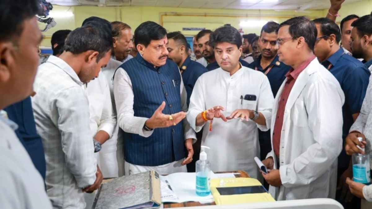 GWALIOR NEWS : 15 लोगों की मौत से दहला ग्वालियर, पीड़ित परिवारों से मिले CM, 8 पुलिसकर्मियों पर की गई कार्रवाई