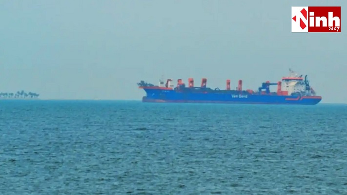 Hormuz Strait Tanker Attack: होर्मुज जलडमरूमध्य के पास तेल टैंकर पर हमला, 21 भारतीय नाविक सुरक्षित