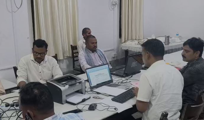 SIDHI NEWS : लोकायुक्त की बड़ी कार्रवाई, सीधी में 40 हजार की रिश्वत लेते आदिवासी विभाग का कर्मचारी गिरफ्तार, जानें मामला 