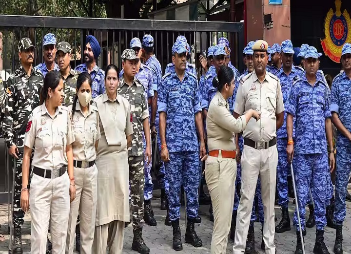 दिल्ली में 31 अक्टूबर तक तैनात रहेंगी CAPF की 273 कंपनियां, गृह मंत्रालय ने बढ़ाई अवधि