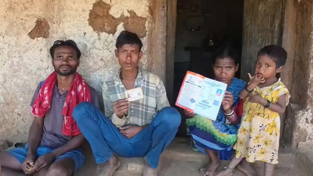बीमा क्लेम का अजीब मामला: कागजों में मृत बताए गए ग्रामीण गांव में मिले जिंदा, 9.60 करोड़ की जांच से जुड़े तार