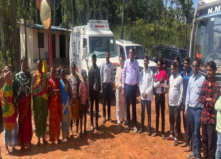 अब दुर्गम गांवों में मरीजों को मिलेगी मुफ्त एम्बुलेंस सुविधा, NMDC की पहल से 16 KM पैदल चलने की मजबूरी होगी कम