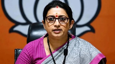 स्मृति ईरानी का बड़ा संदेश: पार्टी में ‘मैडम’ नहीं, सोनिया गांधी ही हैं देश की एकमात्र मैडम! बाकी सब बहन-बेटियां