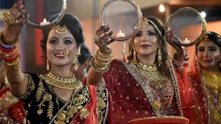 Karwa chauth 2026 : करवाचौथ के दिन महिलाएं इन कामों को करने से बचे, नहीं तो व्रत रह जाएगा अधूरा, यहां देखें शुभ मुहूर्त