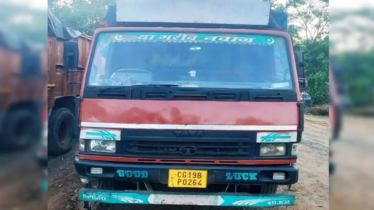 नवापारा में 13.90 लाख का कबाड़ जब्त, 6,370 किलो पुराने लोहे के नहीं मिले दस्तावेज