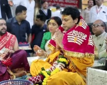 UJJAIN NEWS : बाबा महाकाल के दर्शन के लिए पहुंचे भाजपा नेता विप्लव देब, पत्नी संग की पूजा अर्चना, कहा - यहां आकर शांति मिलती है  ,,,
