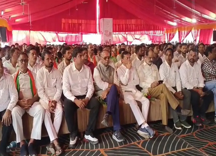 मंत्री के बुलाने पर भी मंच पर नहीं पहुंचे अजय चंद्राकर! कार्यकर्ताओं के बीच बैठे रहे BJP विधायक, स्वागत कार्यक्रम पर भी जताई नाराजगी