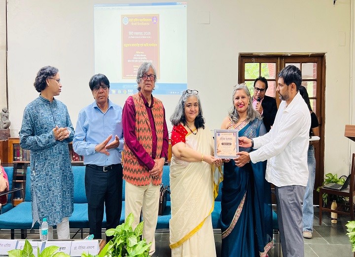 लेडी इर्विन कॉलेज में हिंदी पखवाड़े की धूम, कवि सम्मेलन में गूंजा हिंदी का गौरव
