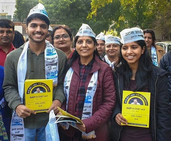 Delhi Vidhan Sabha Election 2020 : 'केजरीवाल फैमिली' प्रचार में उतरी, पिता के नक्शेकदम पर बेटी